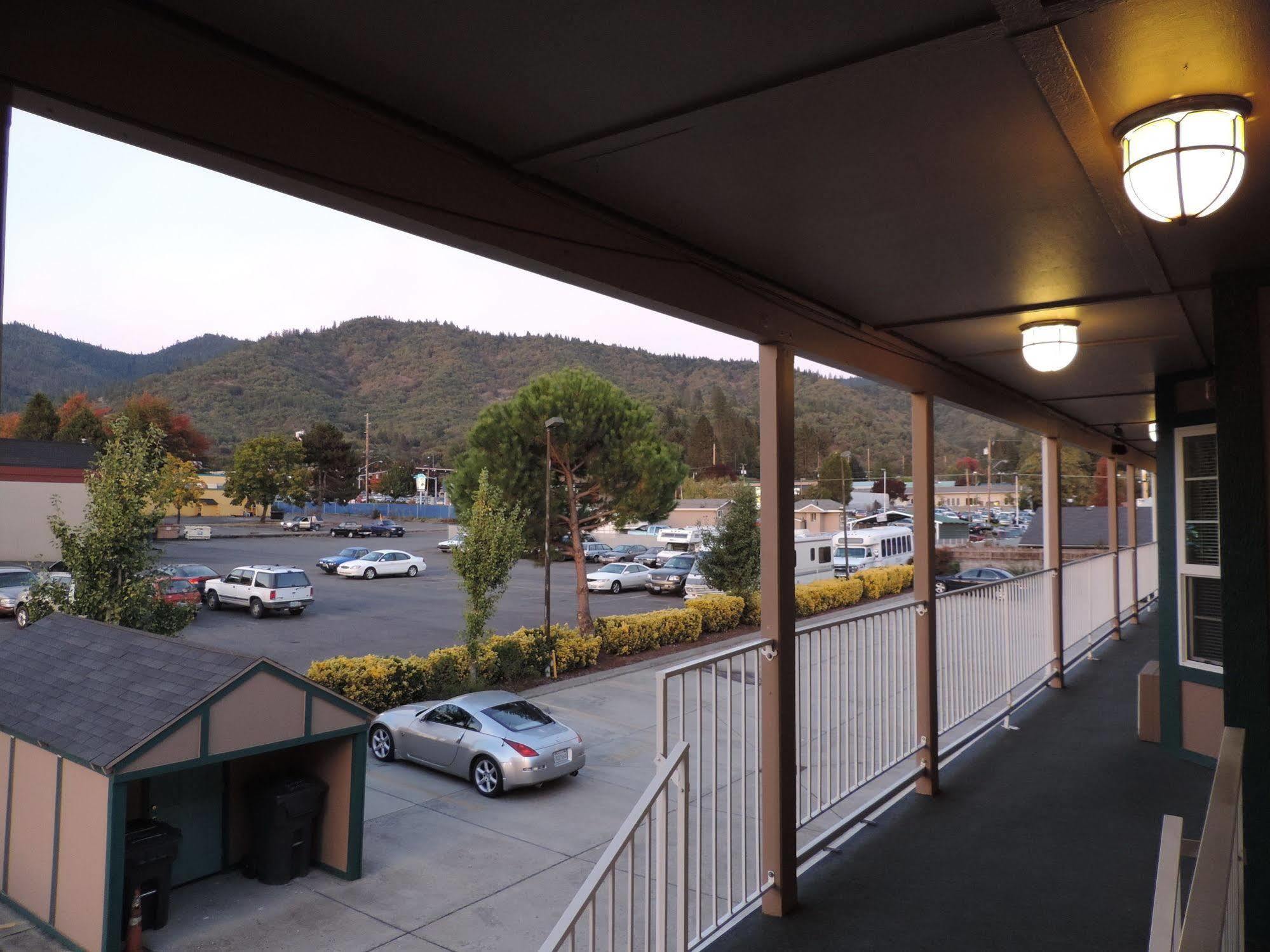 Sweet Breeze Inn Grants Pass Exterior photo